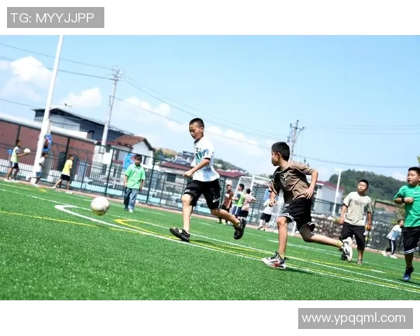 石龙踢足球的奇妙冒险与友谊的传递